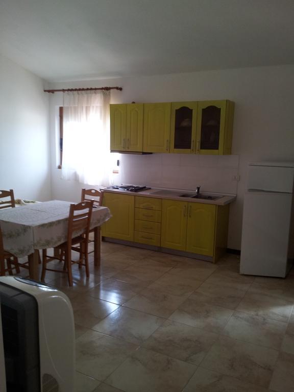 Velaj Apartments Orikum Bilik gambar