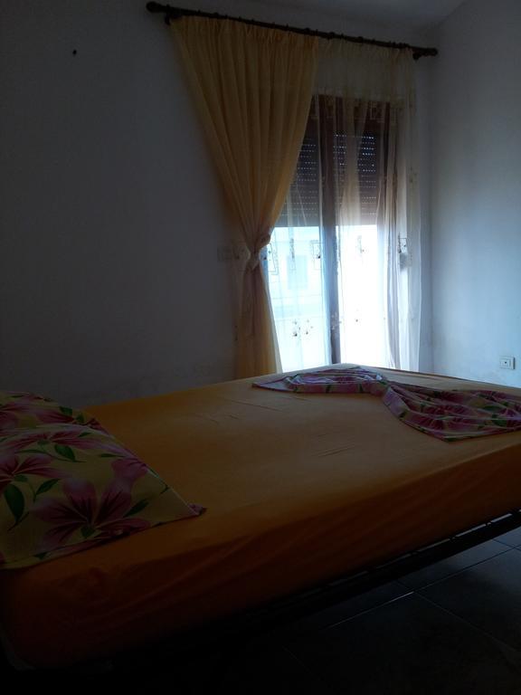 Velaj Apartments Orikum Bilik gambar